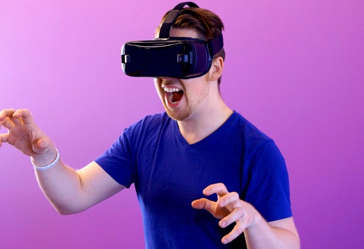 guy using VR photo